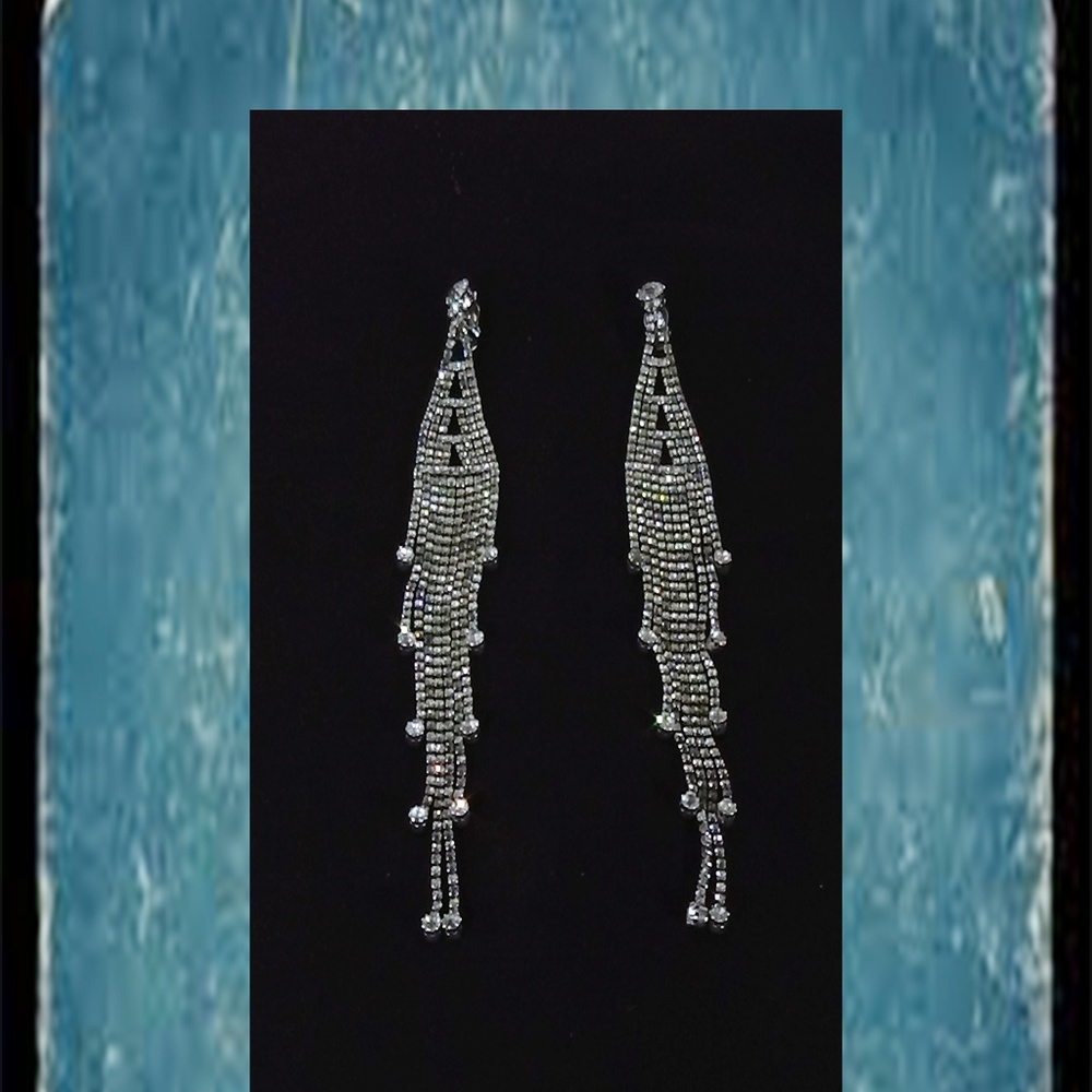 NWT VNTG Beatrice B rhinestone dangle earrings